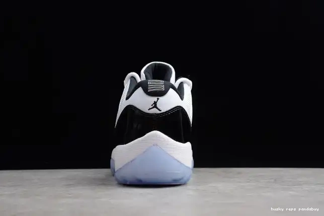 Rep Husky Low  11 Retro White 528895-153 Air 